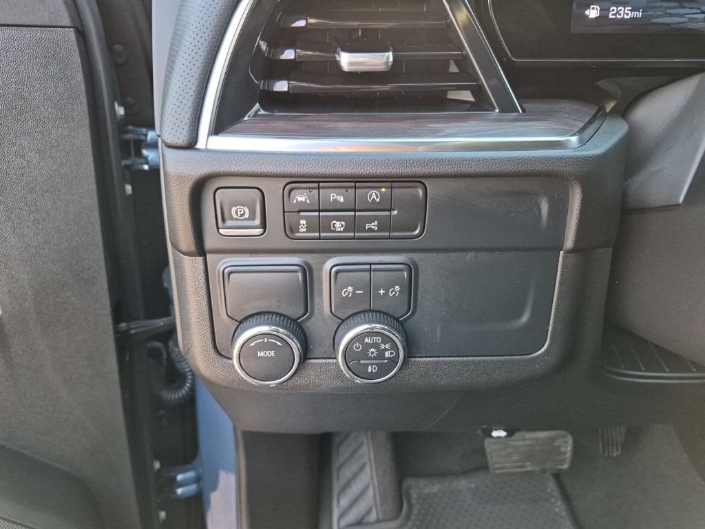 Used Car 2025 Chevrolet Suburban  Premier For Sale Under $70,000 In Austin, Texas