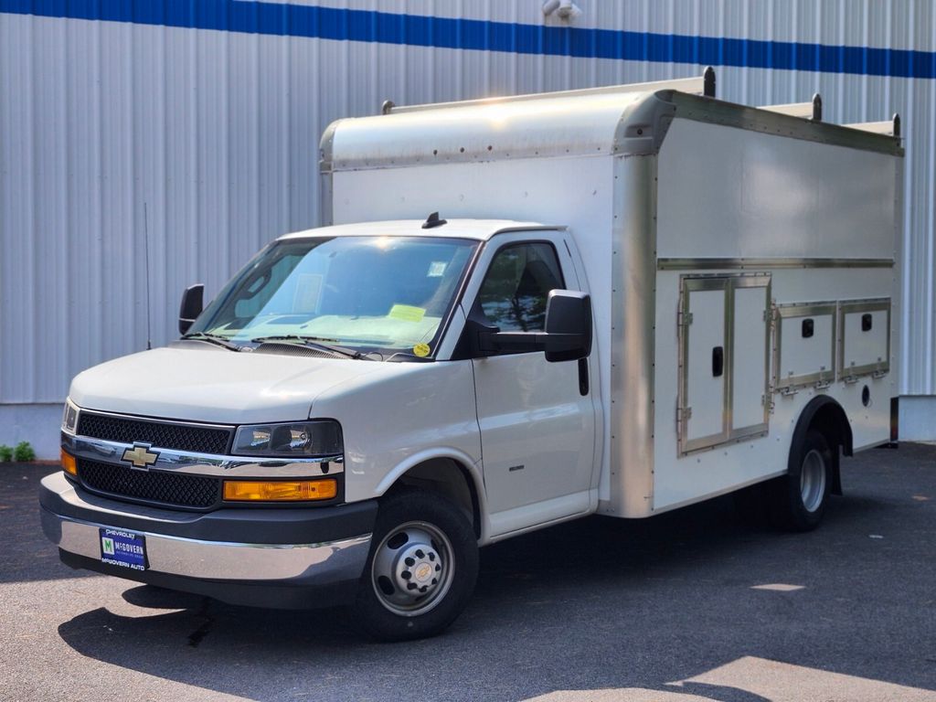 Summit White 2022 Chevrolet Express Chassis Van Rear-Wheel Drive 6-Speed Automatic Overdrive