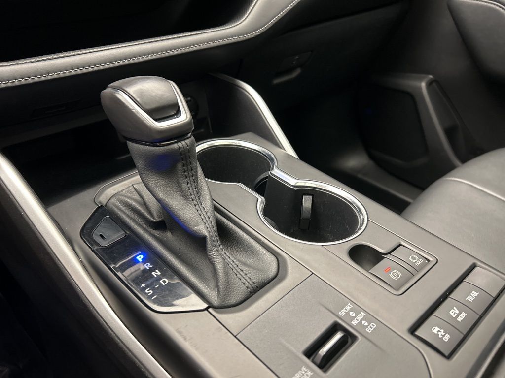 Thumbnail: 2021 Toyota Highlander - 21