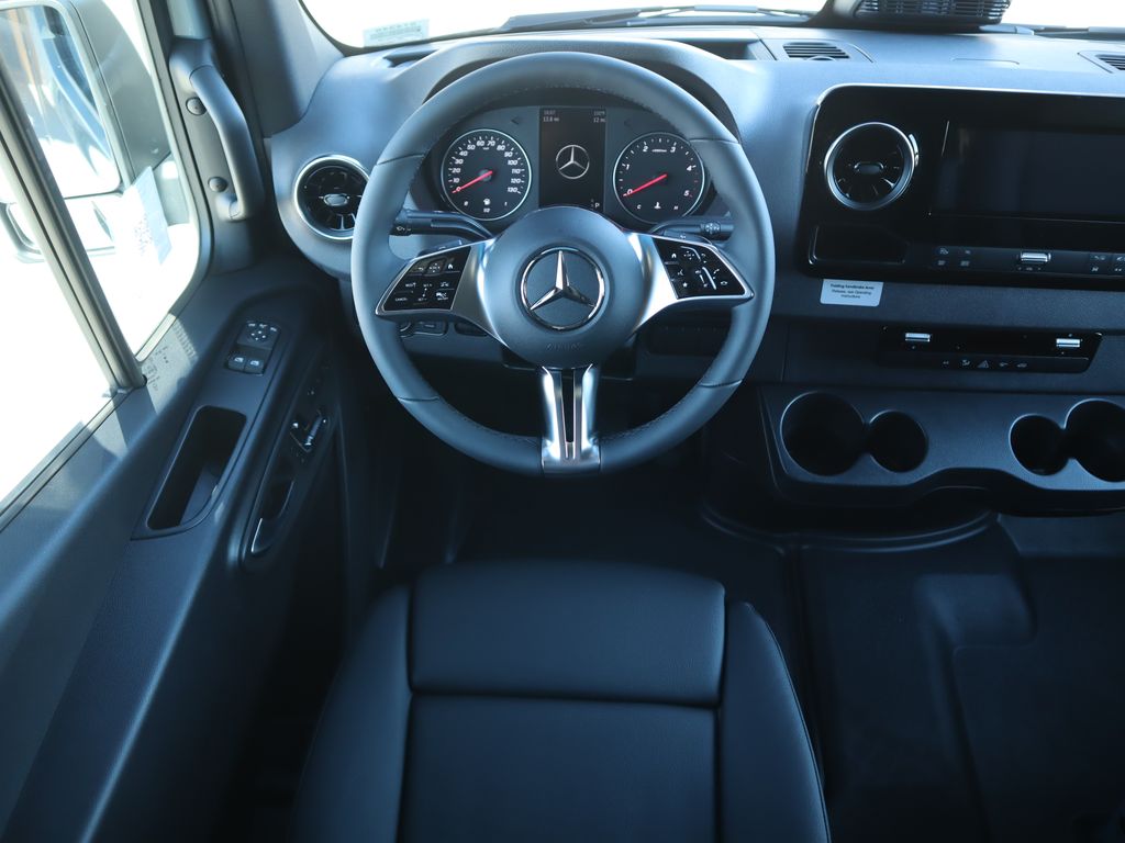 Thumbnail: 2025 Mercedes-Benz Sprinter - 11
