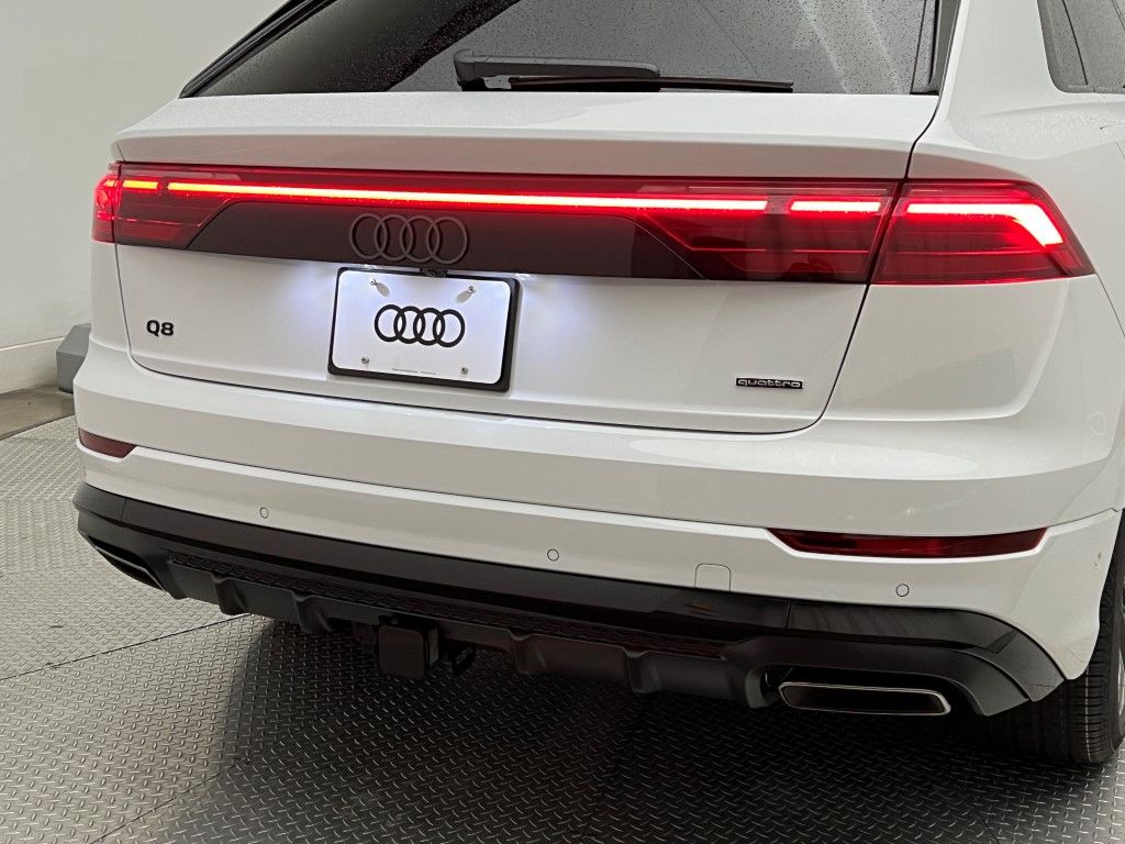 Thumbnail: 2026 Audi Q8 - 7