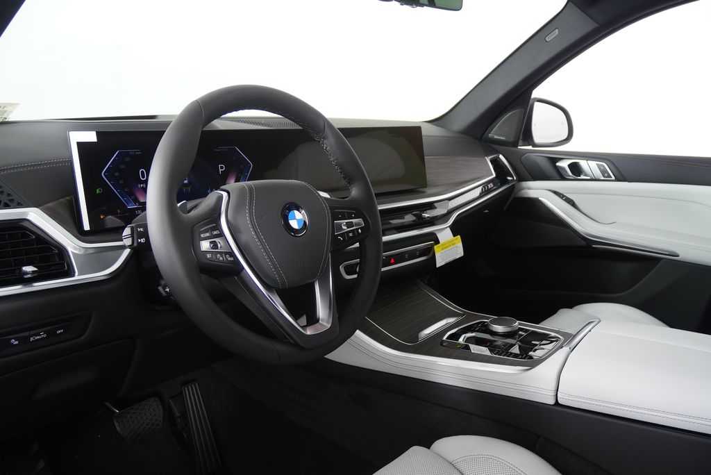 Thumbnail: 2026 BMW X5 - 10