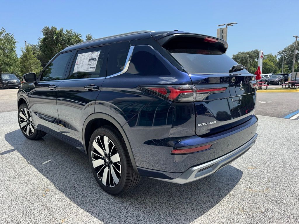 2025 Mitsubishi Outlander SEL photo 3