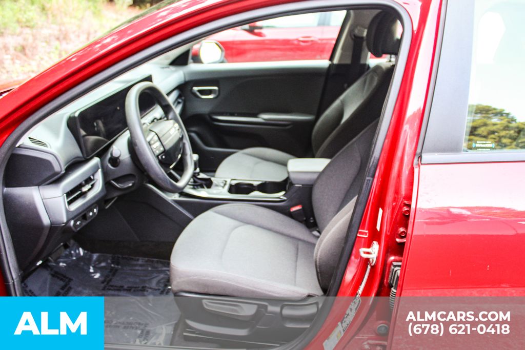 Used 2025 Red Kia LXS image 17