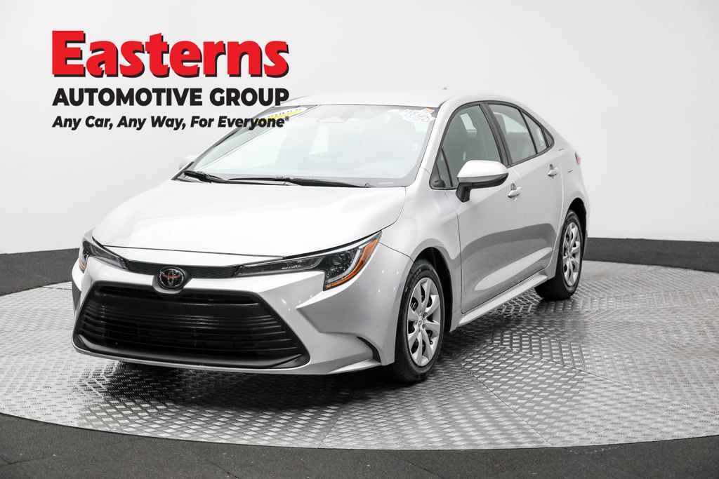 2024 Toyota Corolla LE's photo