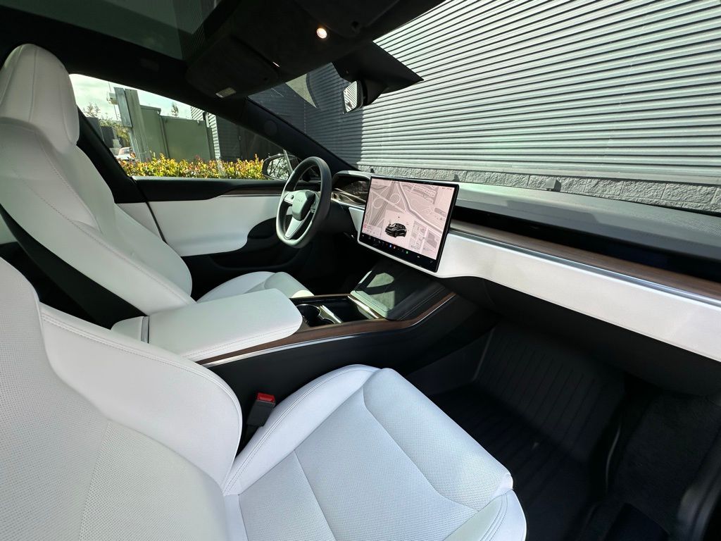 Thumbnail: 2022 Tesla Model S - 31