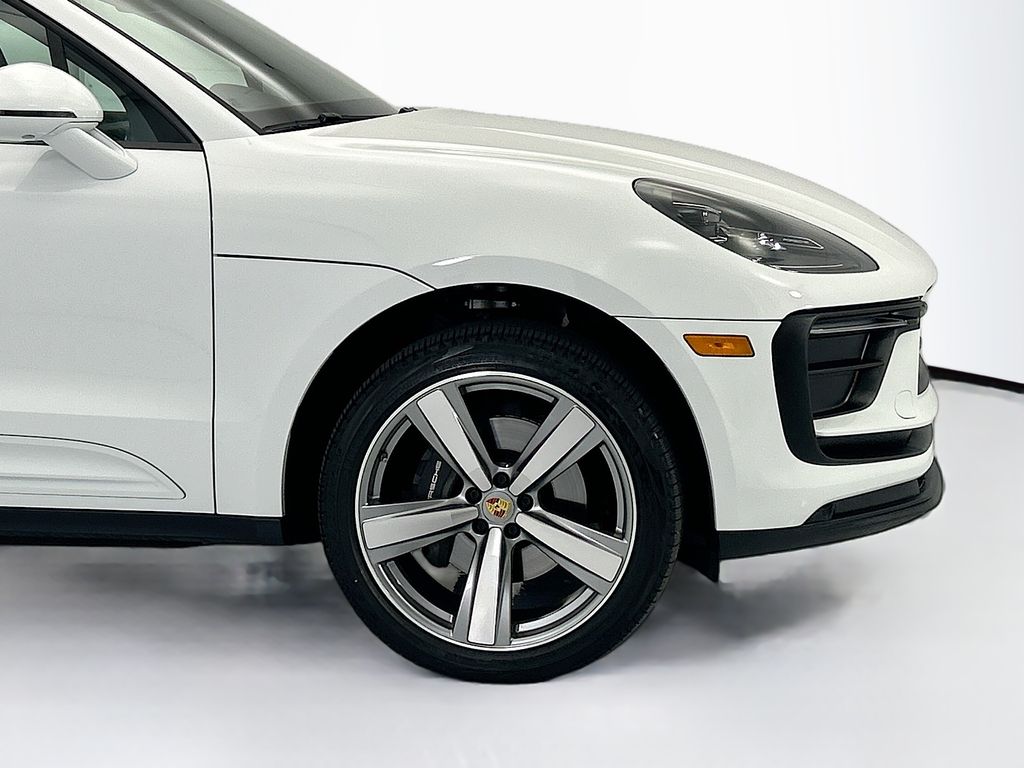Thumbnail: 2025 Porsche Macan - 11