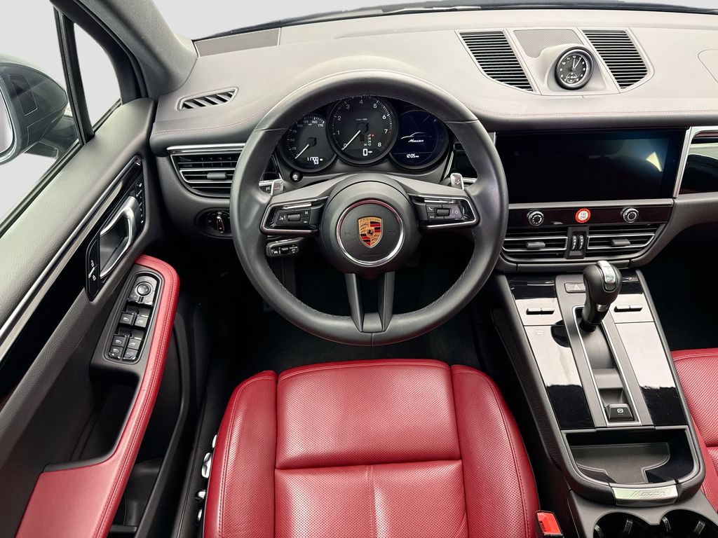 Thumbnail: 2025 Porsche Macan - 13