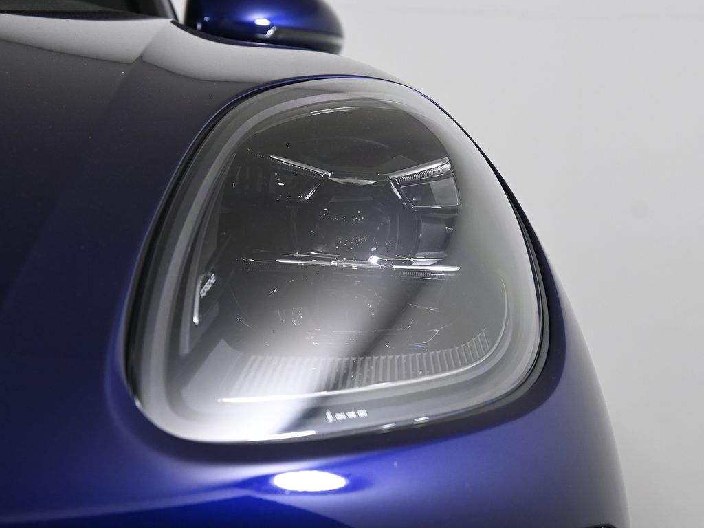 Thumbnail: 2026 Porsche Macan - 11