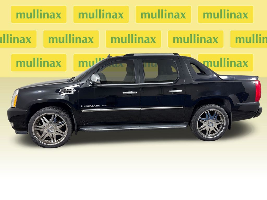 Used 2007 Black Cadillac Base image 12