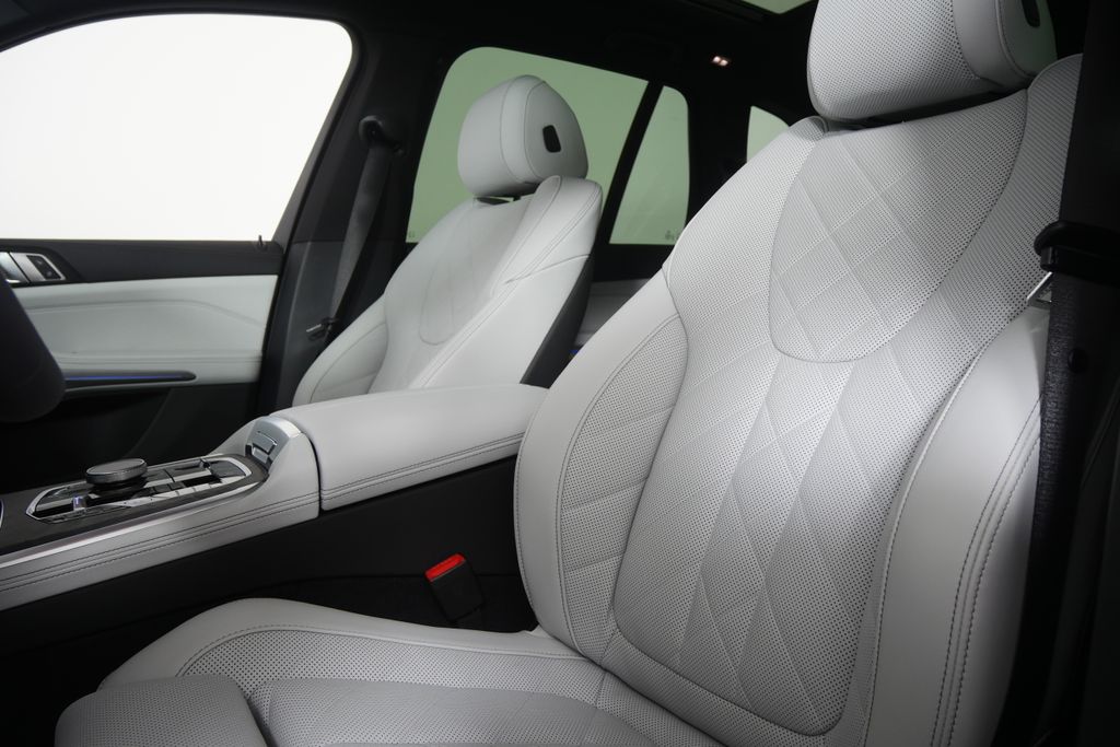 Thumbnail: 2026 BMW X5 - 10