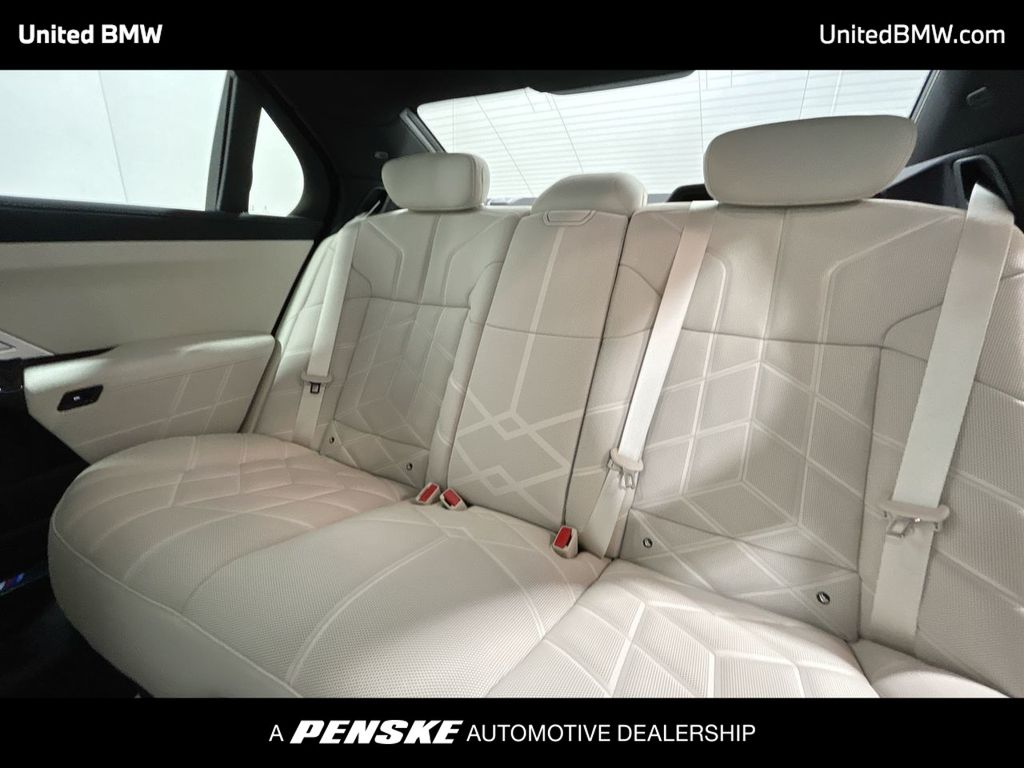 Thumbnail: 2025 BMW 7 Series - 21