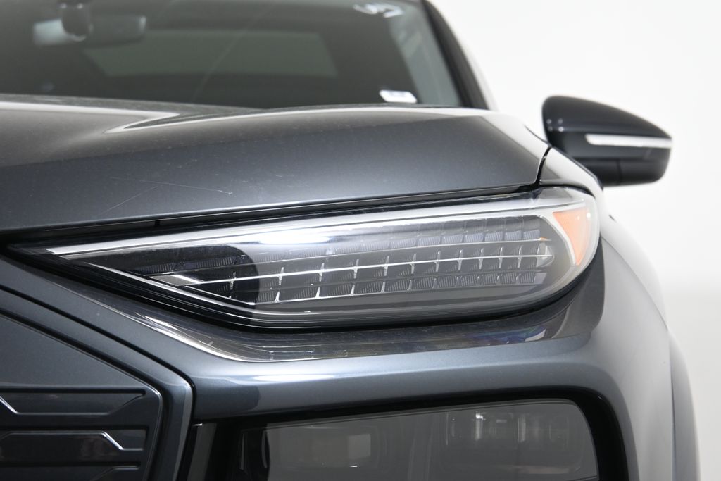 2025 Audi e-tron Premium 10