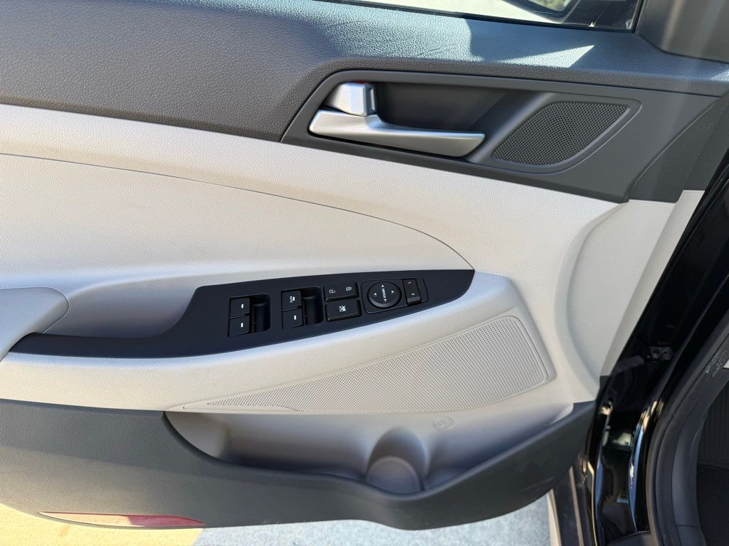 Thumbnail: 2017 Hyundai Tucson - 10