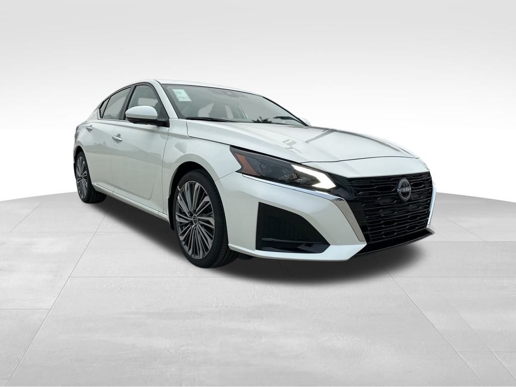 2025 Pearl White Tricoat Nissan Altima 2.5 SL FWD Sedan