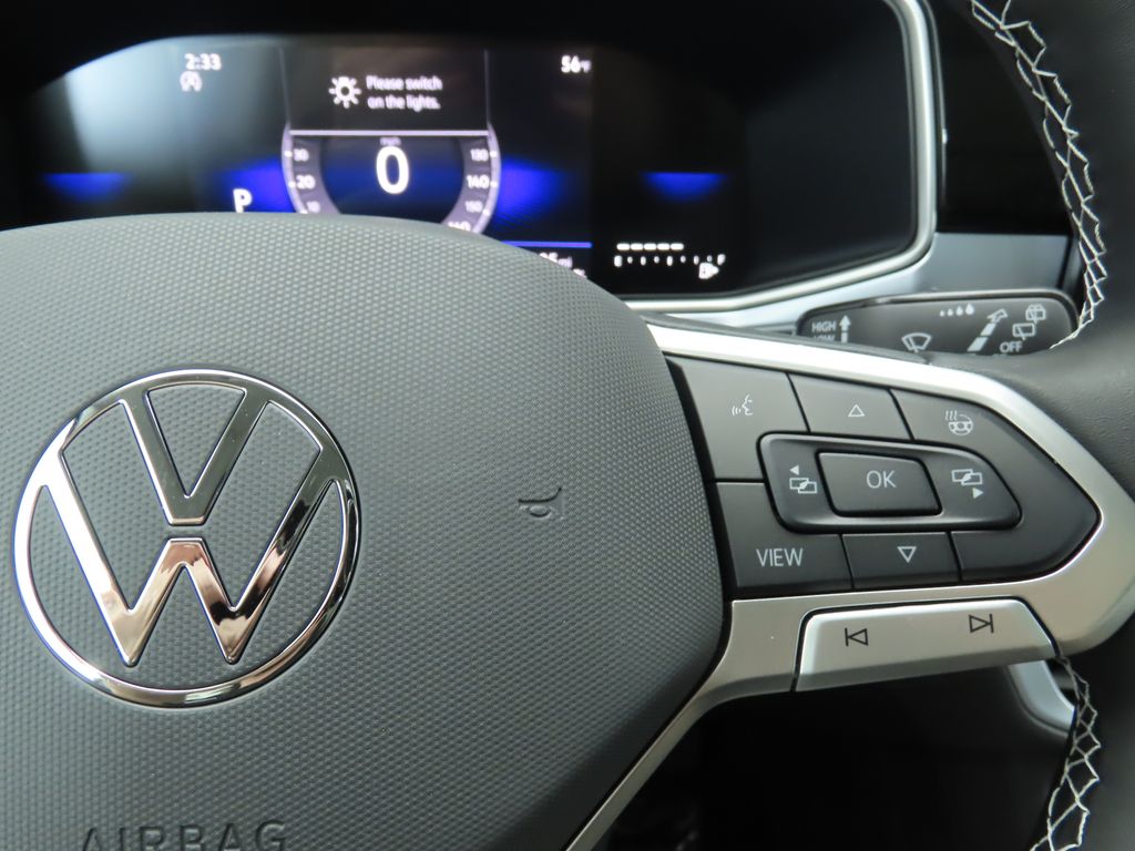 2025 Volkswagen Taos SE 13