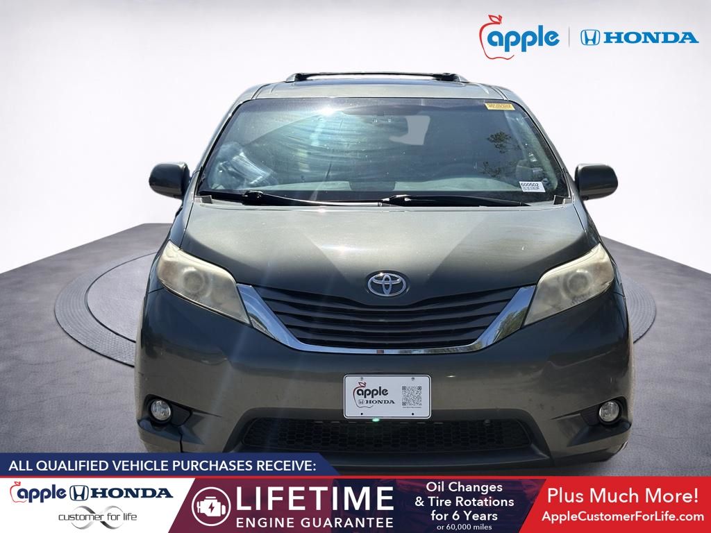 2014 Toyota Sienna XLE 7 Passenger