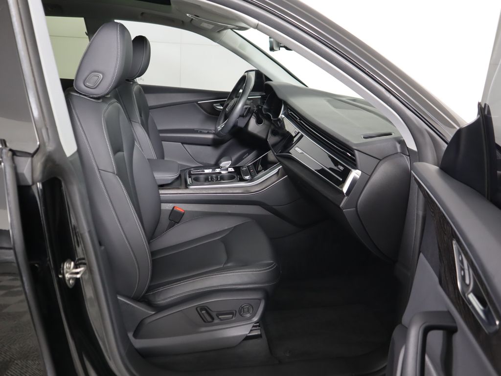 Thumbnail: 2022 Audi Q8 - 21