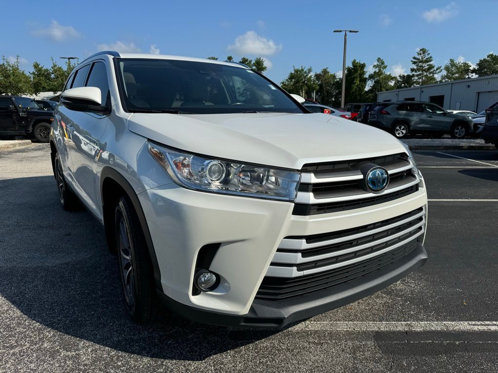 2019 Toyota Highlander Hybrid XLE 10