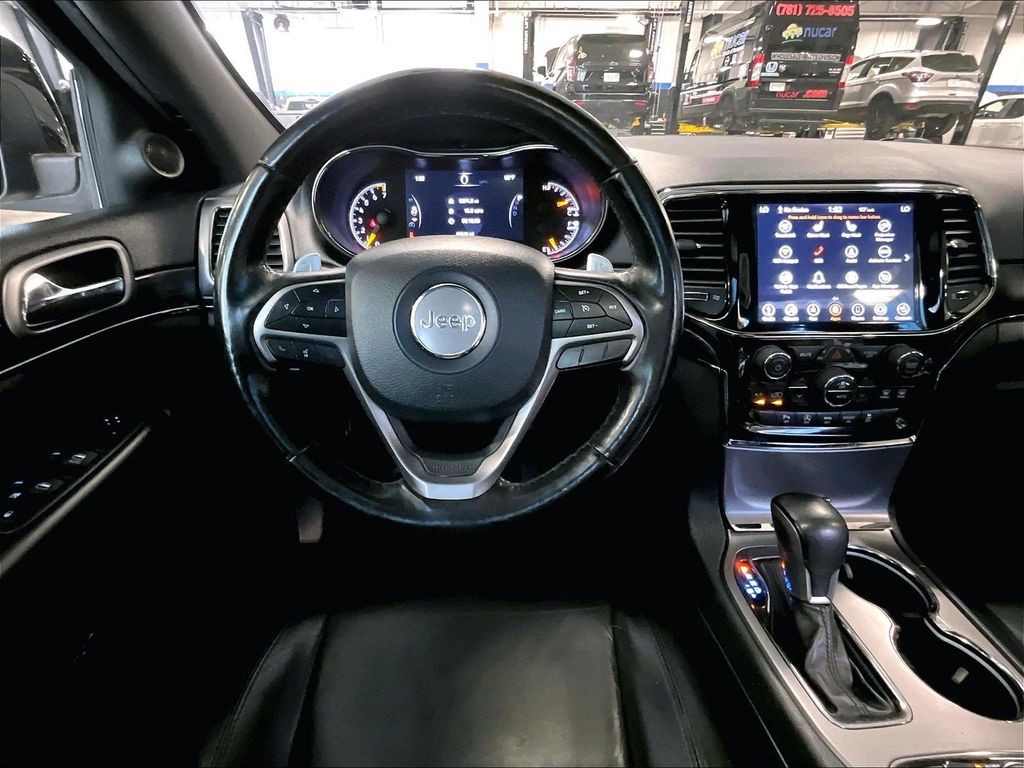 2020 Jeep Grand Cherokee — photo 18