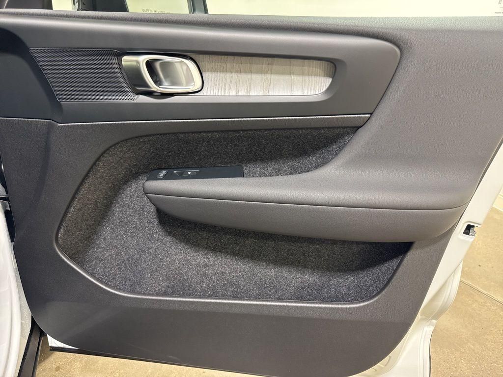 New 2026 White Volvo B5 Plus image 26