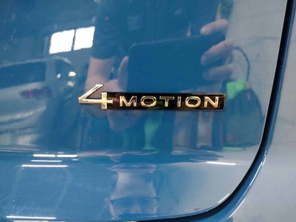 2026 Volkswagen Atlas Cross Sport 2.0T SEL R-Line Black