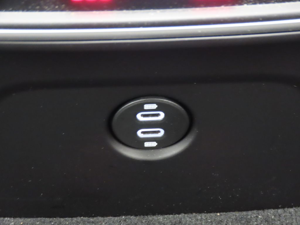 Thumbnail: 2024 Porsche Macan - 32