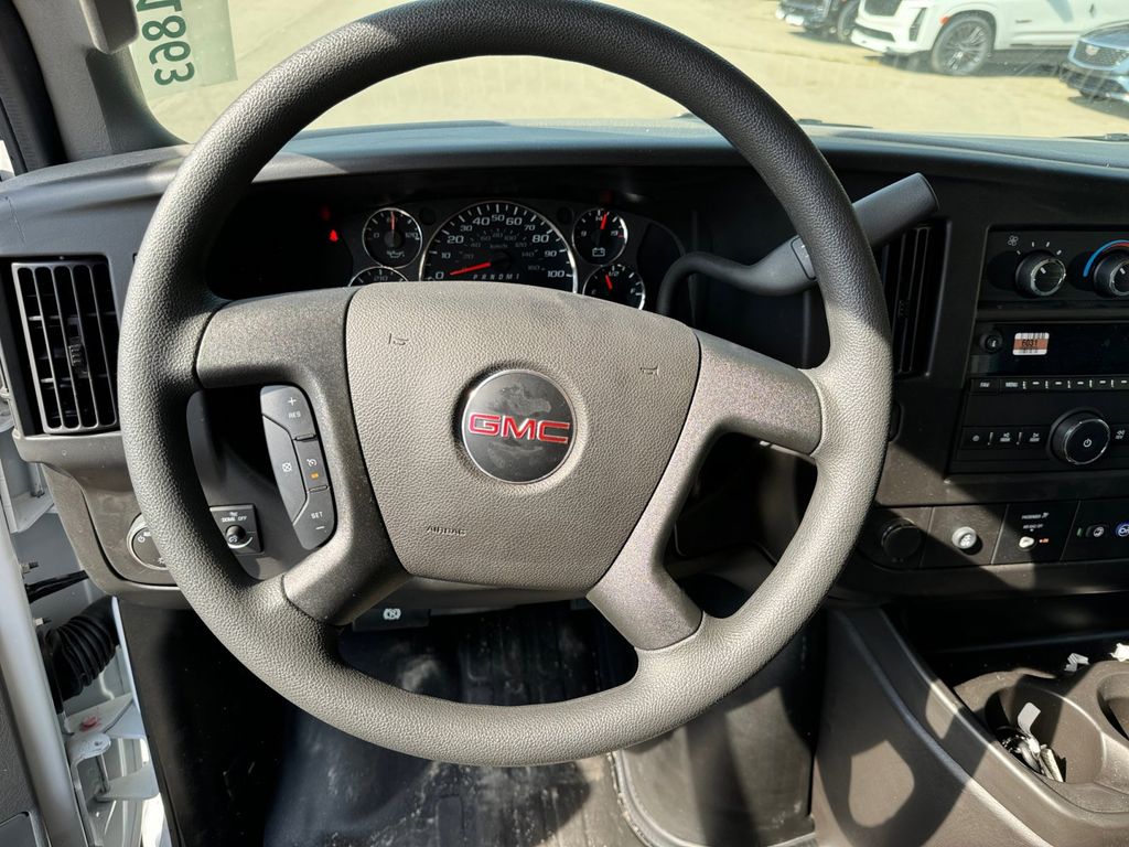 2024 GMC Savana 3500 Work Van 18