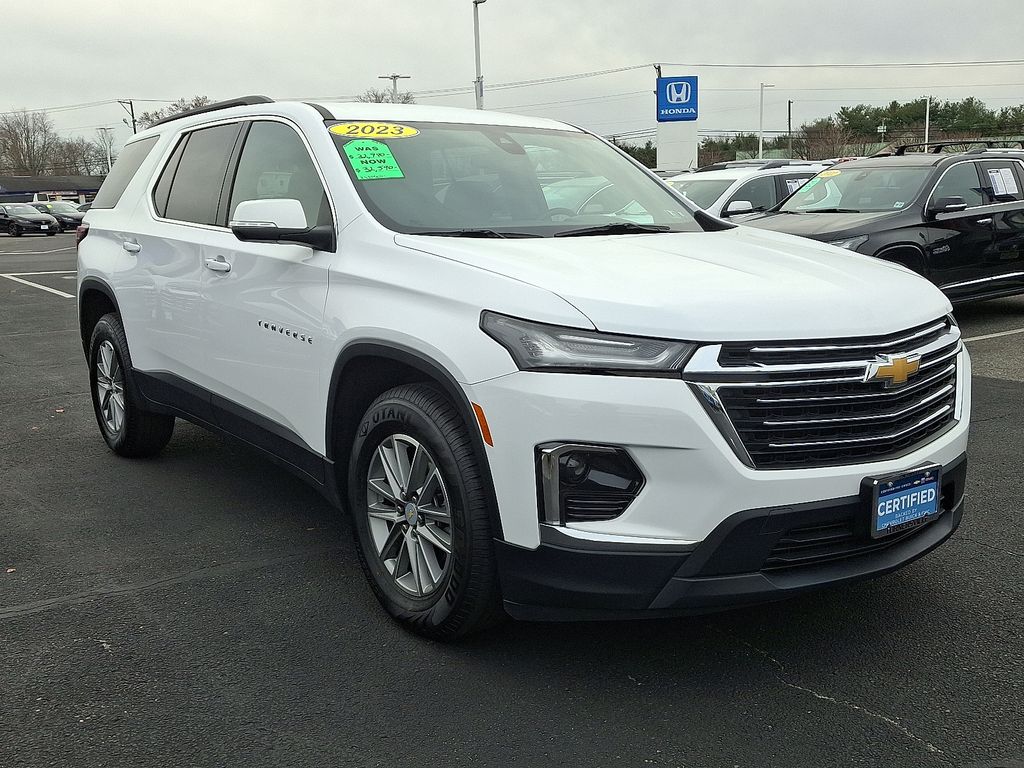 Thumbnail: 2023 Chevrolet Traverse - 3