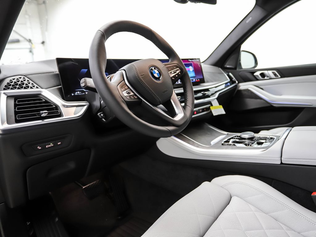 2025 BMW X5 xDrive50e 10