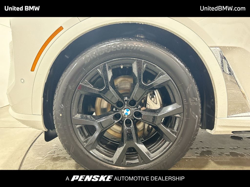 Thumbnail: 2025 BMW X7 - 10