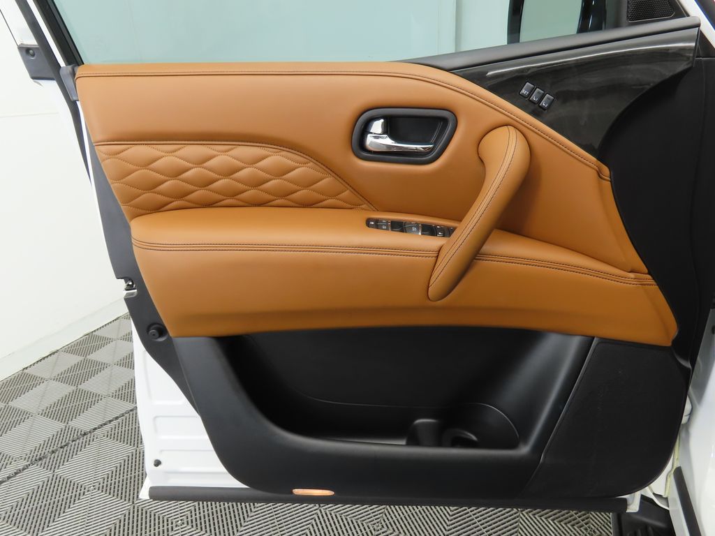 2019 INFINITI QX80 Luxe 25