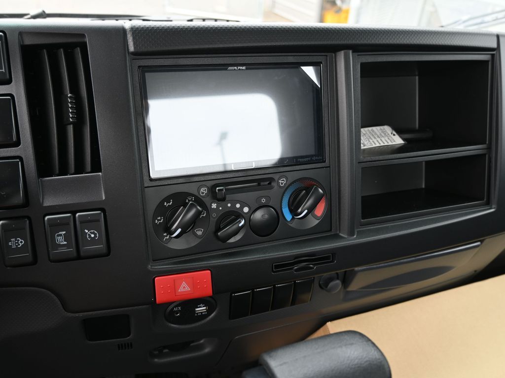 2024 Isuzu NPR HD 