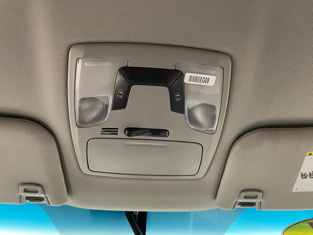 Thumbnail: 2017 Toyota Sienna - 31