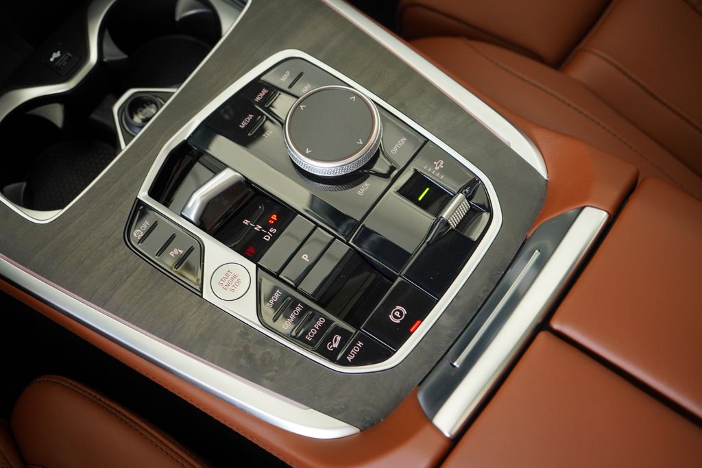 Thumbnail: 2026 BMW X7 - 19