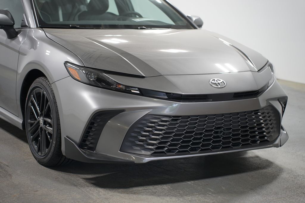 2025 Toyota Camry SE 4