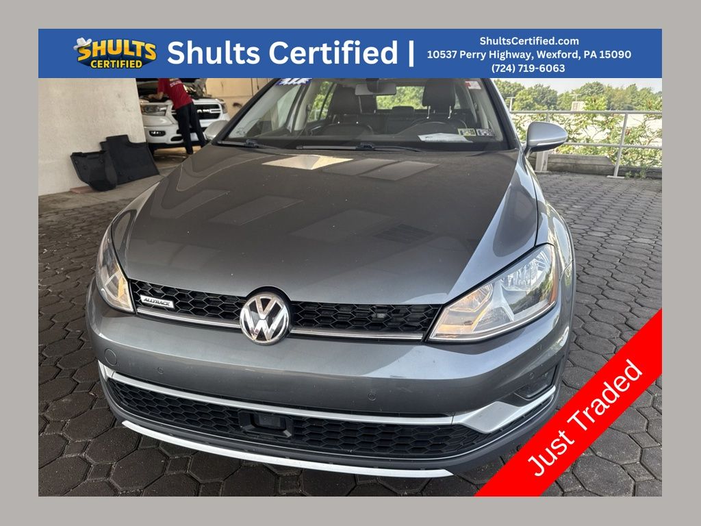 Platinum Gray Metallic 2017 Volkswagen Golf Alltrack Wagon All-Wheel Drive 6-Speed Dual Clutch