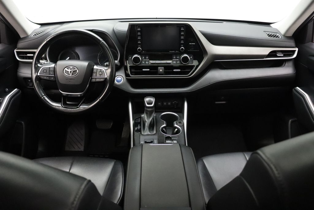 2021 Toyota Highlander XLE 24