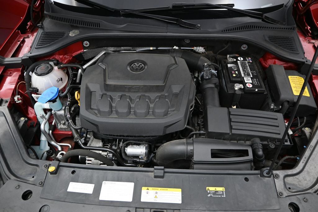 Used 2021  Volkswagen 2.0T R-Line image 22