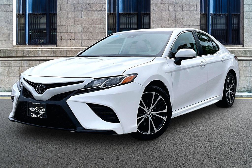 Used 2019 Toyota Camry SE with VIN 4T1B11HK3KU764885 for sale in North Riverside, IL