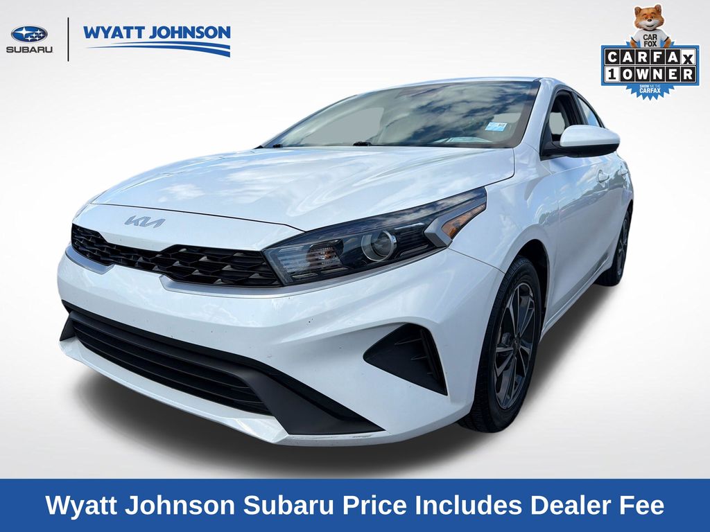 Snow White Pearl 2024 Kia Forte Sedan Front-Wheel Drive Continuously Variable Transmission