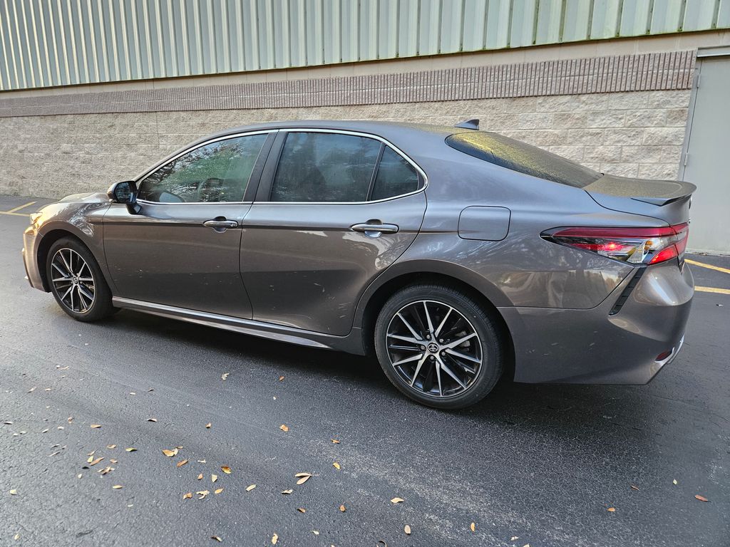 2024 Toyota Camry SE 3