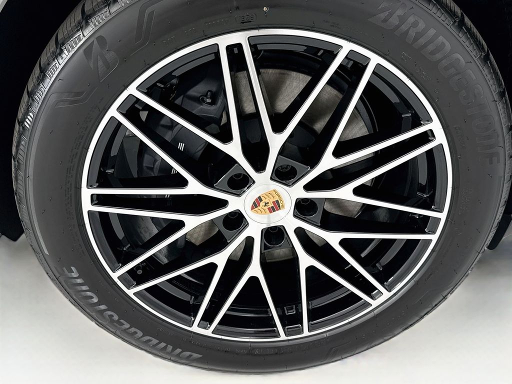 Thumbnail: 2026 Porsche Cayenne - 32