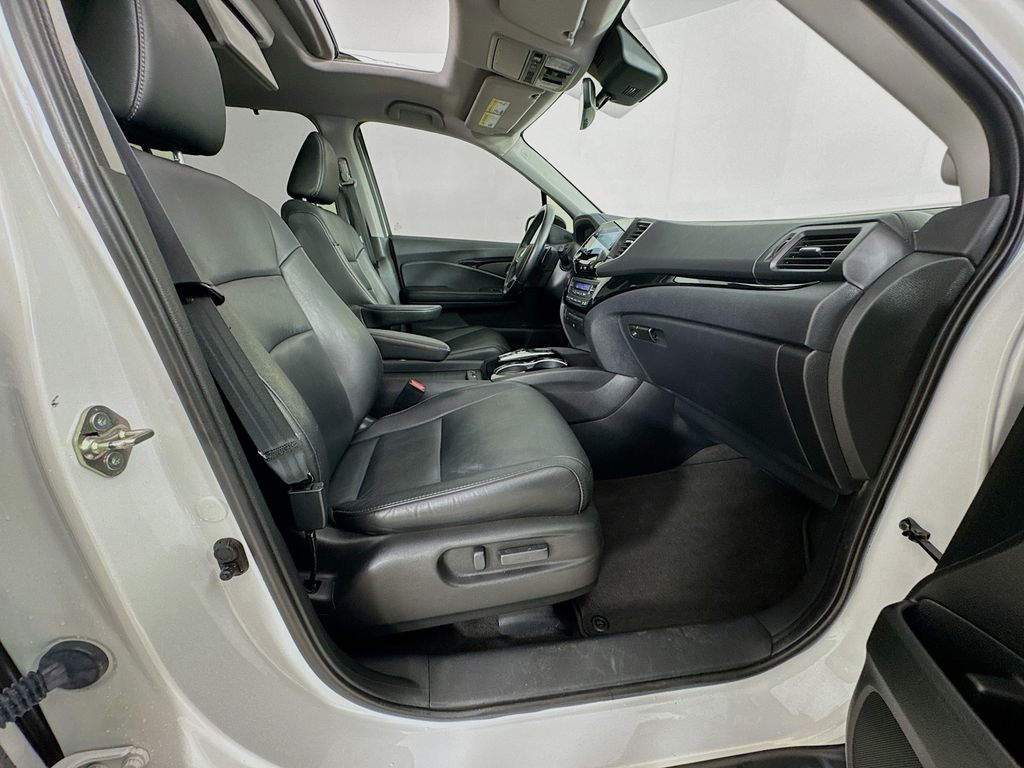 Used Car 2020 Honda Pilot  Touring For Sale Under $25,000 In Austin, Texas