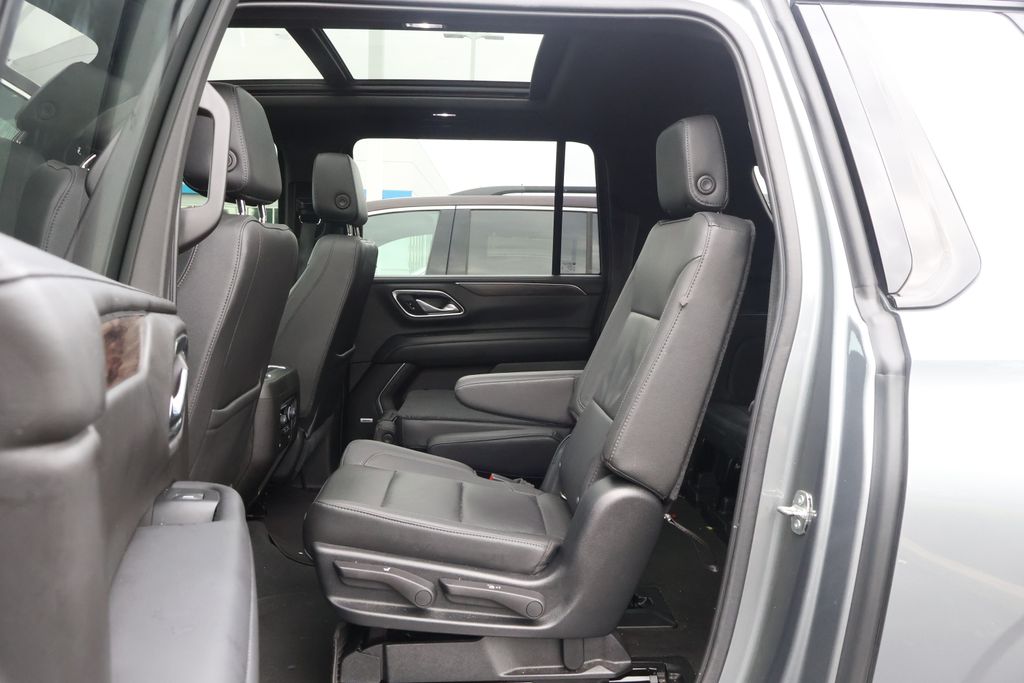 Thumbnail: 2021 Chevrolet Suburban - 32