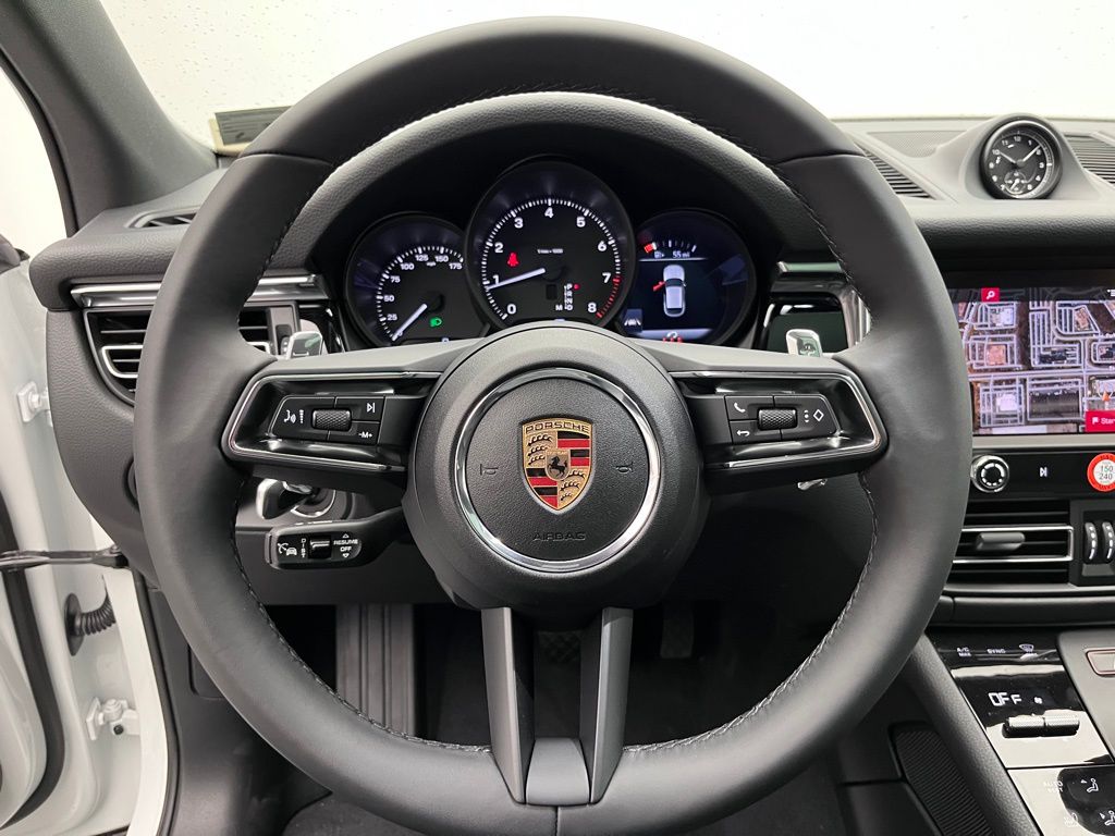 2025 Porsche Macan  12