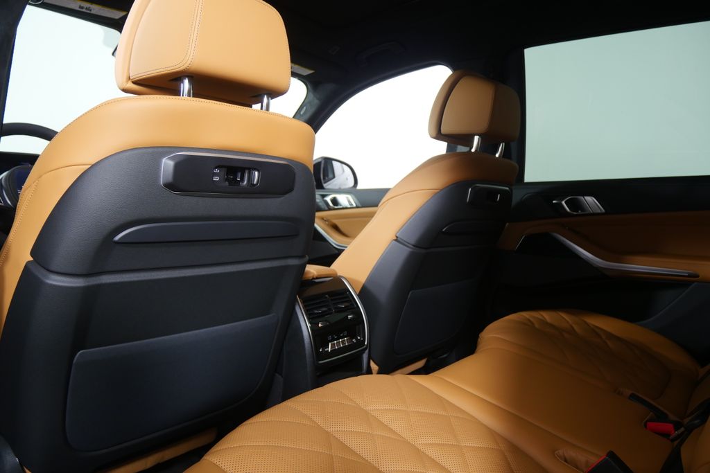 Thumbnail: 2026 BMW X7 - 20
