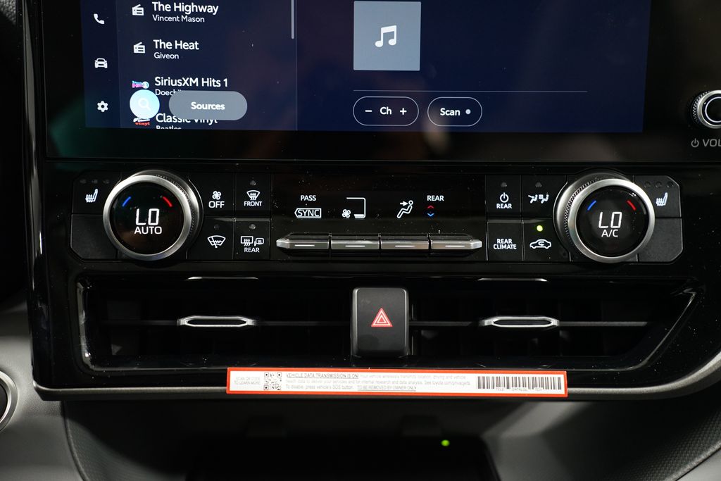 2025 Toyota Highlander XLE 20