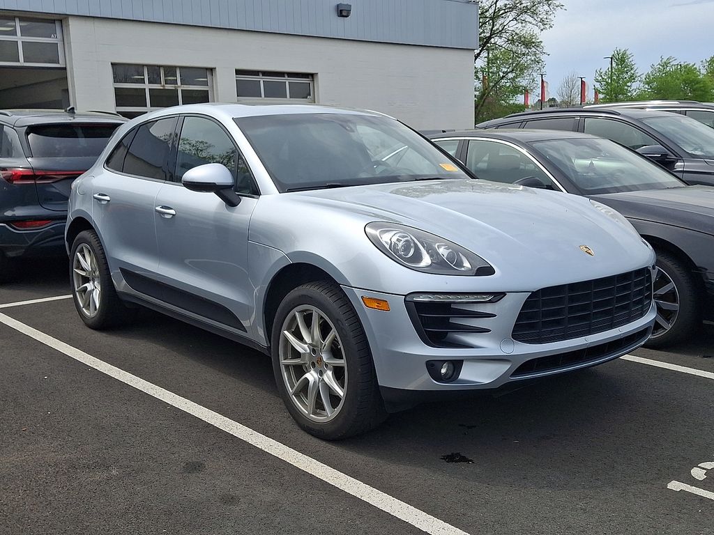 Thumbnail: 2016 Porsche Macan - 3