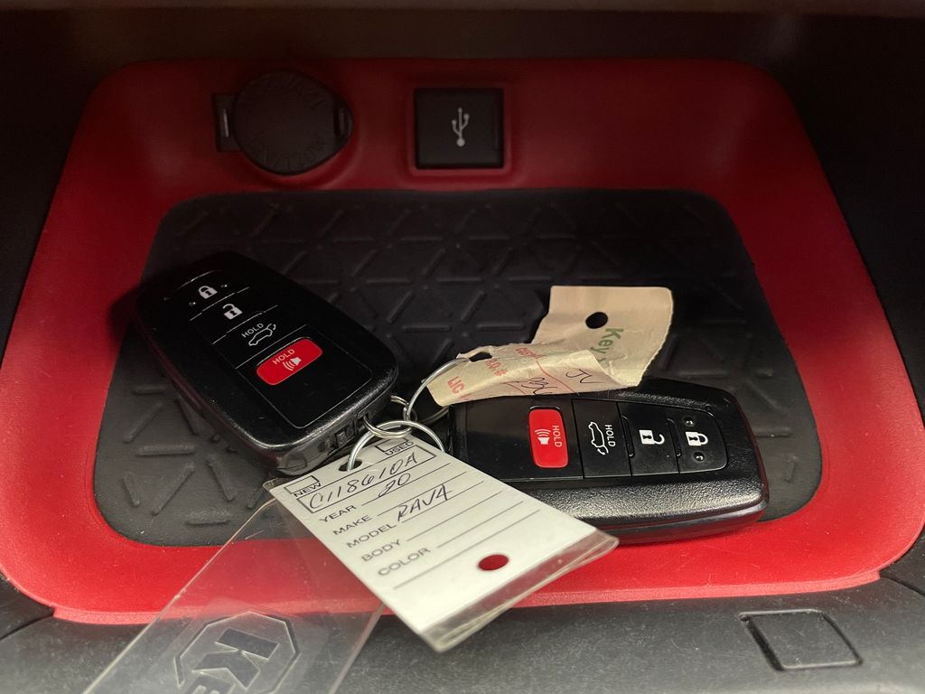 Thumbnail: 2020 Toyota RAV4 - 28